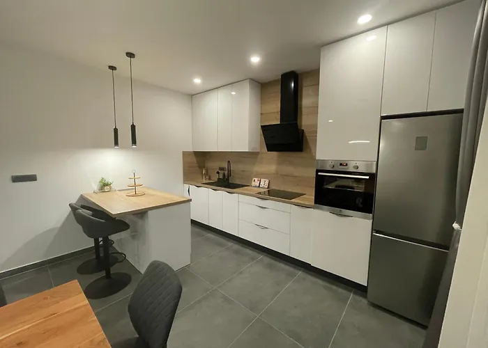 Mia With Seaview In Appartamento Omiš